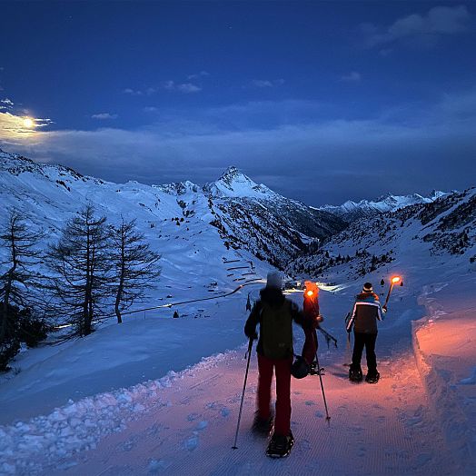 medium-schneeschuwanderung-mit-fackeln-simmel-warth-am-arlberg8